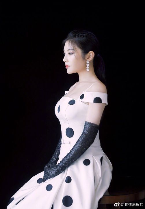 能和柳岩比性感的只有徐冬冬！近照公开太动人