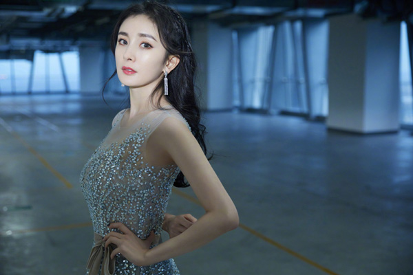 杨幂的真实体重是多少 宅在家做美食却还只有九十斤