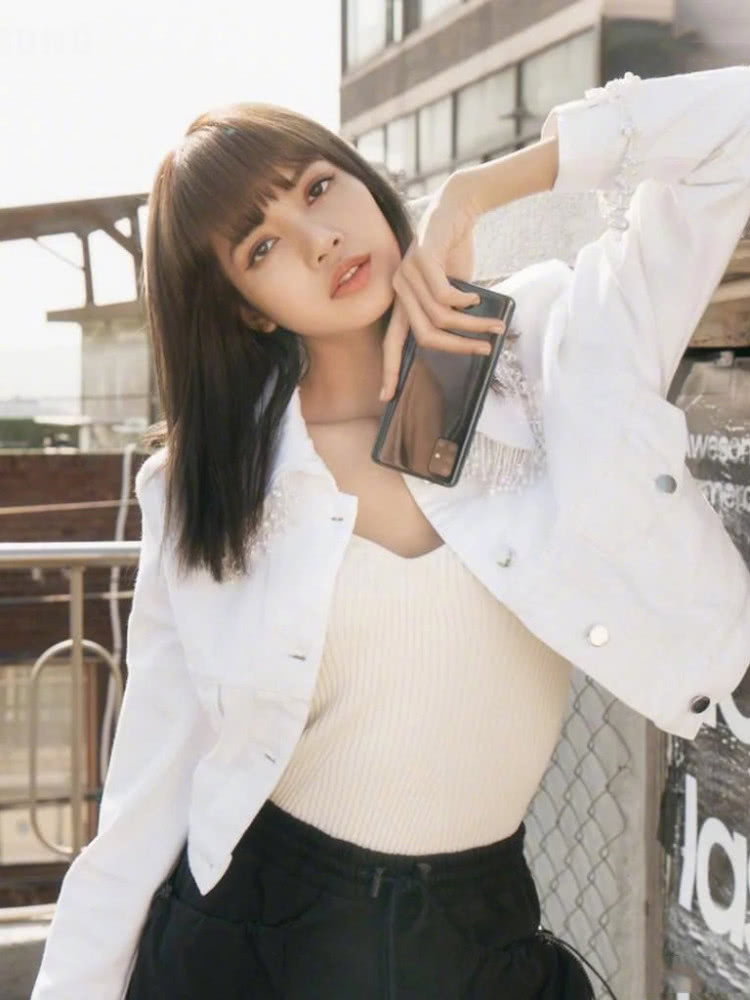 BLACKPINK大片来袭，仗着女团身材穿针织衫，却不告诉ROSE！