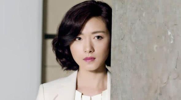 疯狂追剧《新世界》，再次被女神万茜圈粉，风情万种被她轻松穿出