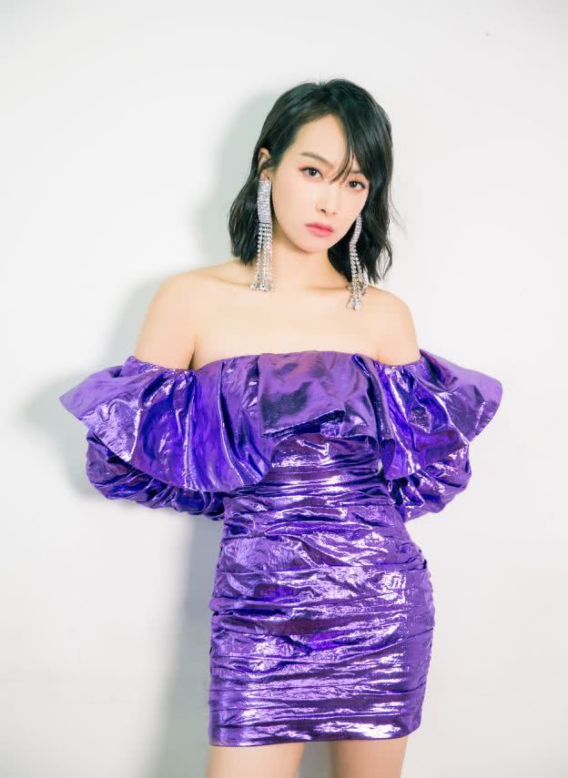 宋茜抹胸裙气质太好,天鹅颈露出来时也太优雅了吧