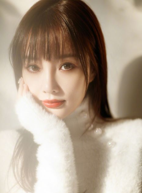 离婚不到一年,李小璐还是那个李小璐,贾乃亮却判若两人!