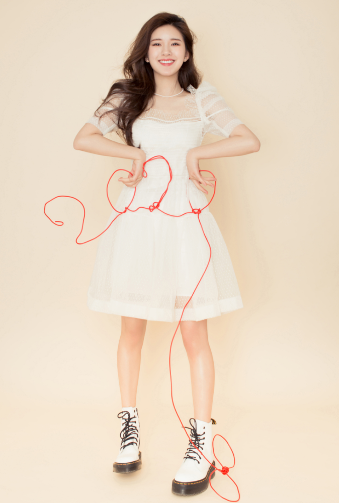 赵露思穿球衣却暴露多肉腿,这是21岁?