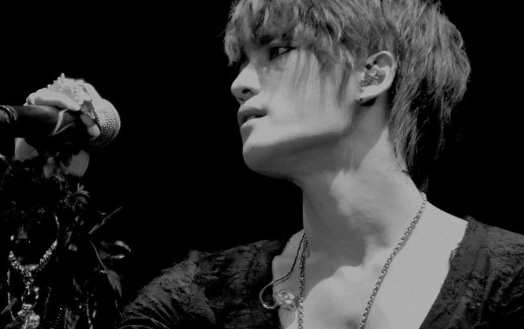 他4岁被父母抛弃,养父一家把他宠上天,如今红遍亚洲父母找上门