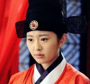 她被称为拼音女星,因为名字太难念,如今出道7年仍无人记住!