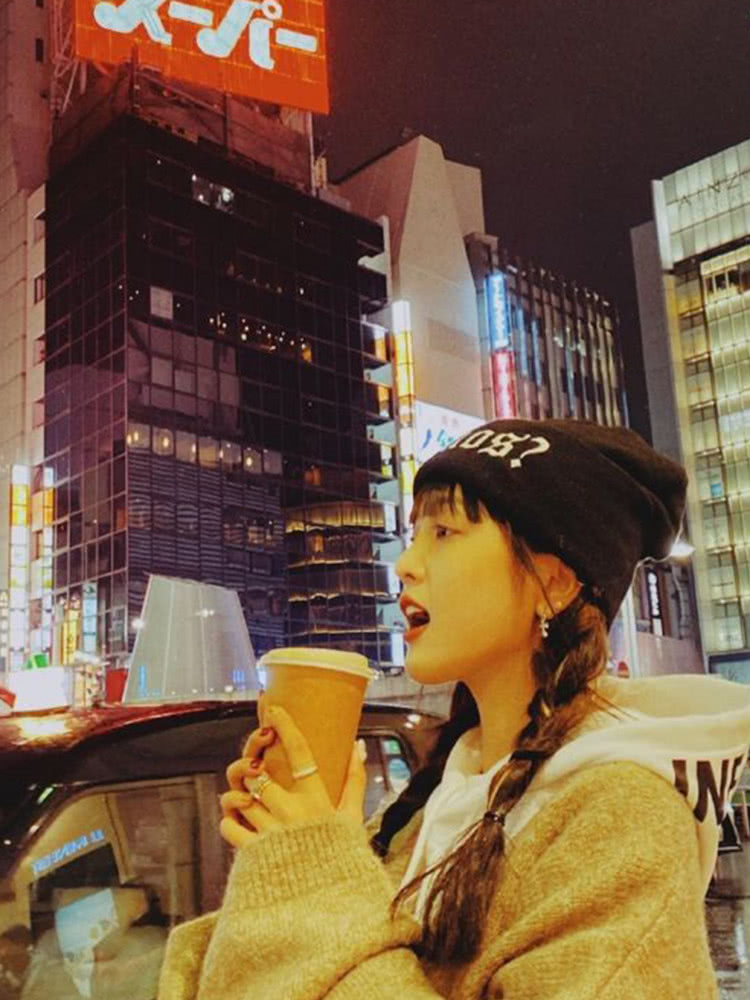 吴宣仪私服更新，甜美酷帅无缝切换，漫画腿太抢镜！