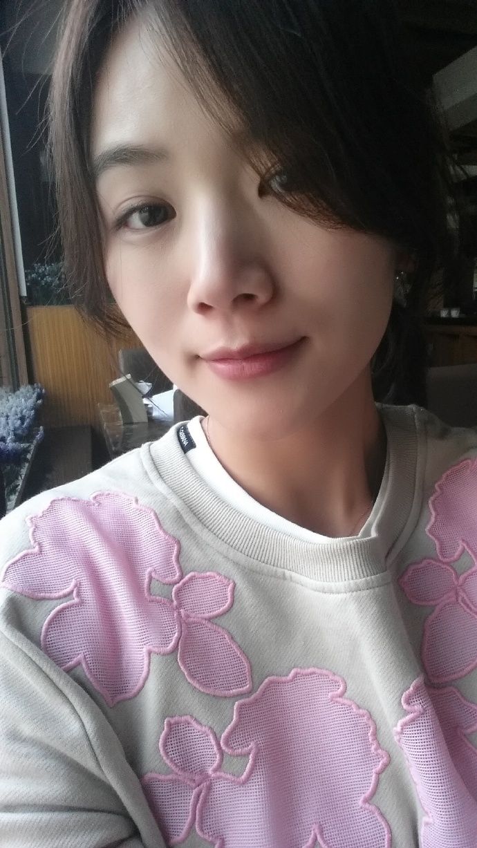 曾逼婚陈思成，公开批评谢霆锋，如今是个单亲妈妈