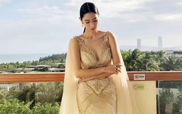 曾被赞亚洲第一美女，今发声给中国加油！粉丝：人美心善