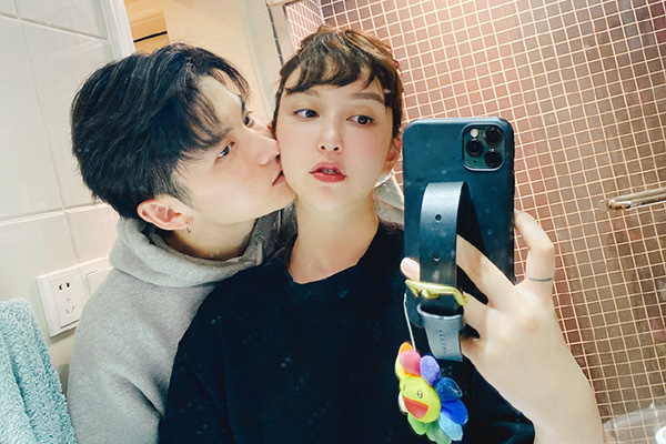 官宣!李雨桐公布最新恋情,和小鲜肉男友晒亲吻照太甜蜜
