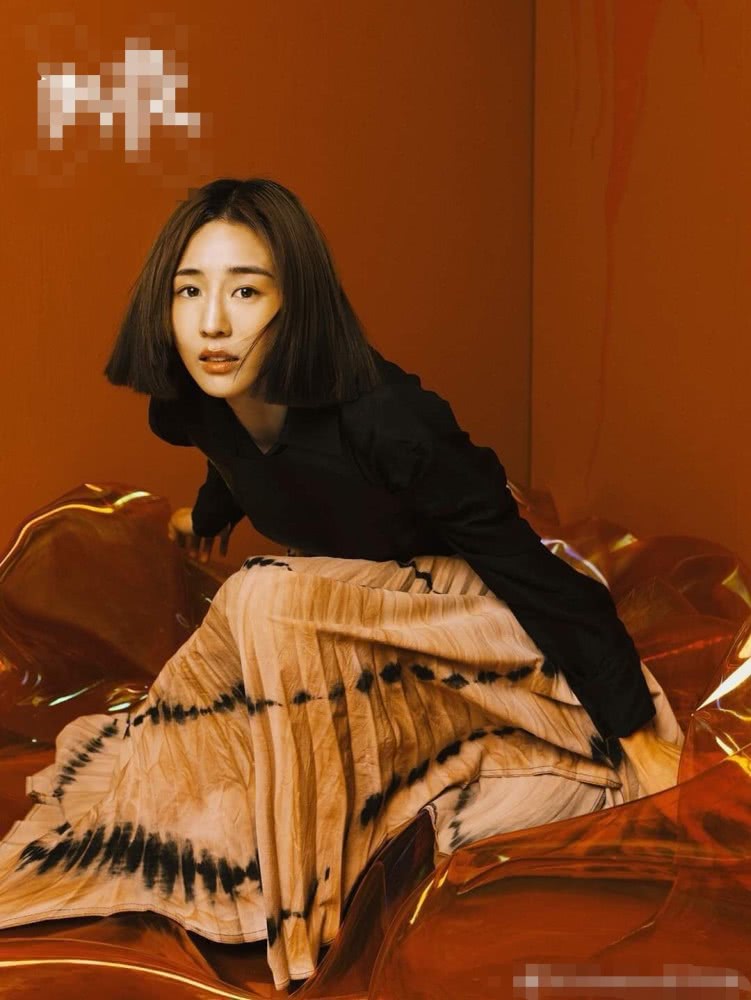 张钧甯换新发型,齐肩短发摩登时髦,画风怪异一般人看不懂