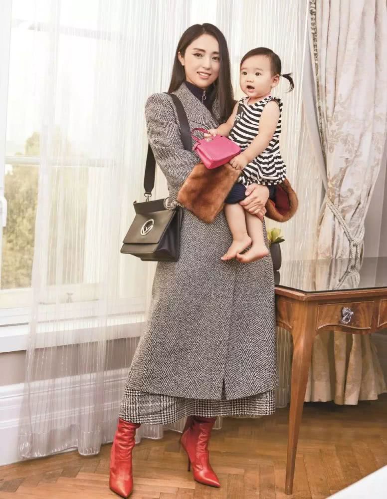 3岁小酒窝近照,五官越长越像高云翔,乖巧可爱灵气似董璇