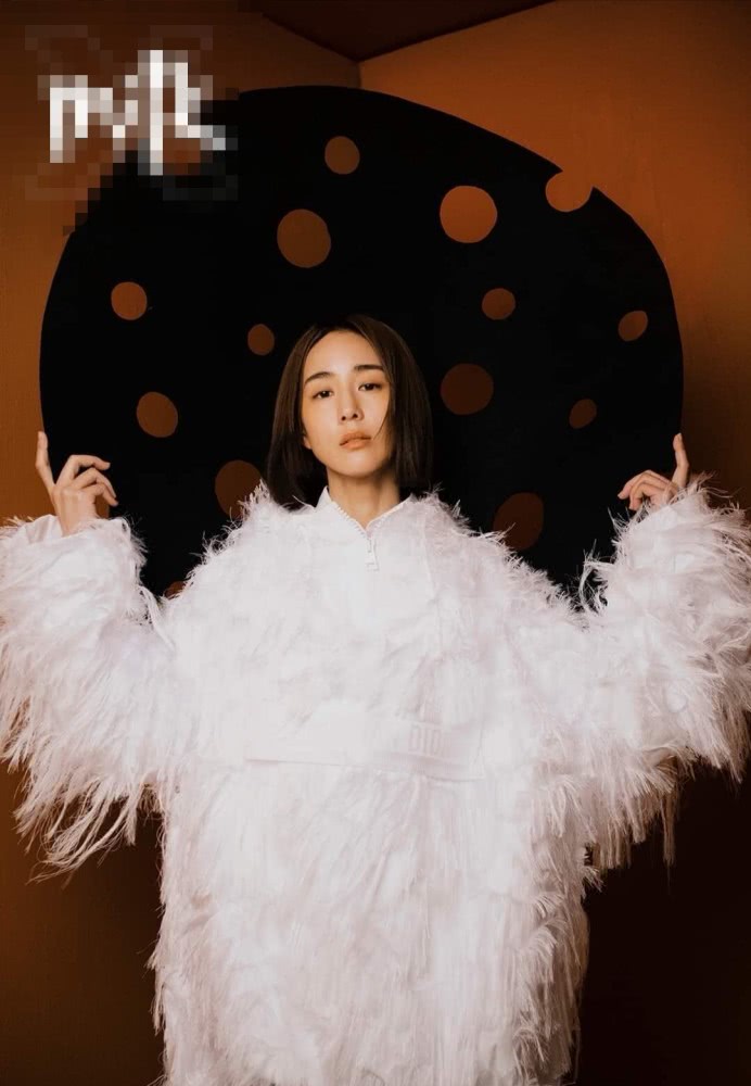 张钧甯换新发型,齐肩短发摩登时髦,画风怪异一般人看不懂