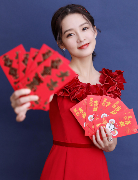 李沁远离百级美颜后,让修图师都无从入手