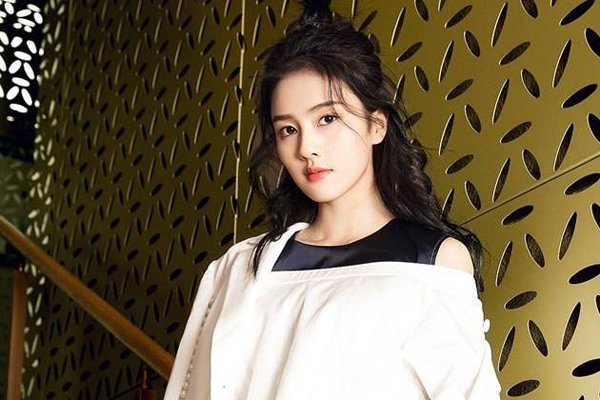 白鹿的八卦黑历史 整容、小三被包养统统中枪是因为太火了吗