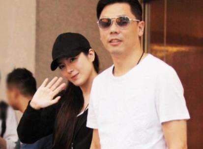 TVB女星苟芸慧与老公逛街，男方身价千万，不亚于绯闻男友郭富城