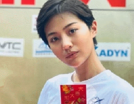 有种“整容”叫咖喱酱短发!和之前判若两人,真爱粉都认不出