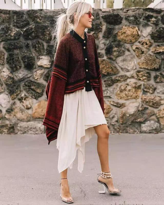 早春建议大家多穿“万能衫”，温柔又高雅，搭配裙子、裤子都好看