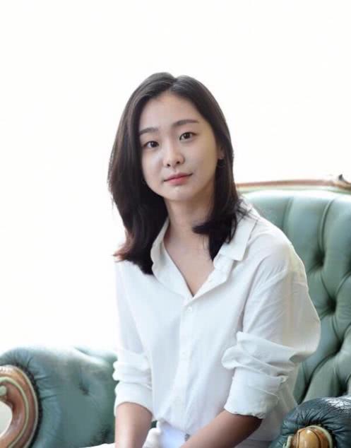 这位天才少女不仅演技爆棚，也是一位超会穿搭的时髦精，太带感了！