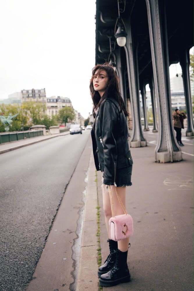 孟子义出演《我不是购物狂》，轻松驾驭各种风格，演绎百变穿搭潮人