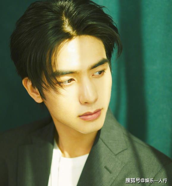 都说王一博和姐姐长得像,可看到宋威龙姐姐后,才知道啥叫复制粘贴!