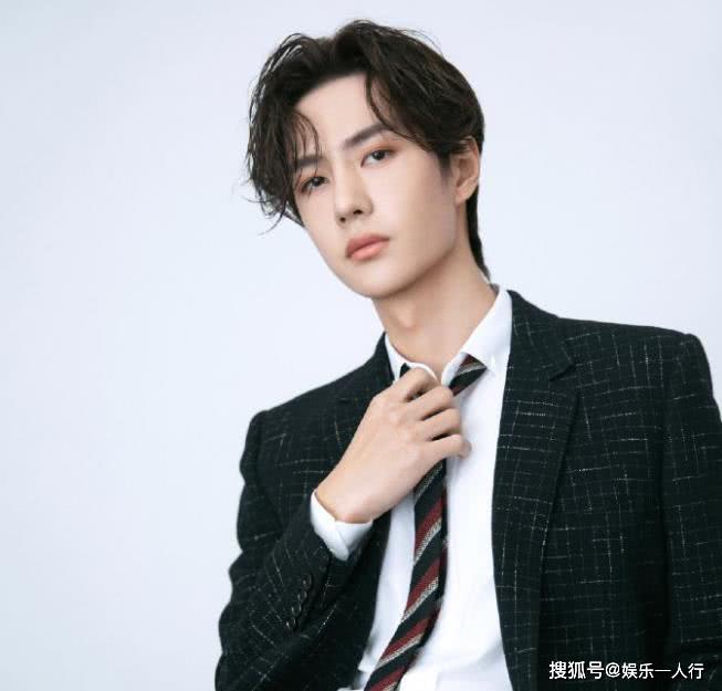 都说王一博和姐姐长得像,可看到宋威龙姐姐后,才知道啥叫复制粘贴!