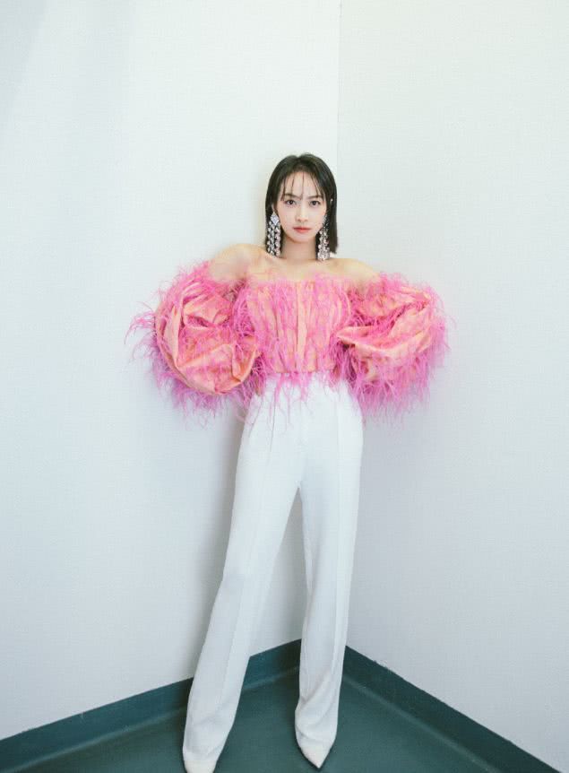 宋茜抹胸裙气质太好,天鹅颈露出来时也太优雅了吧