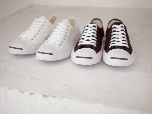 牛仔裤搭配什么鞋，牛仔裤搭配着5种鞋子时髦又日常