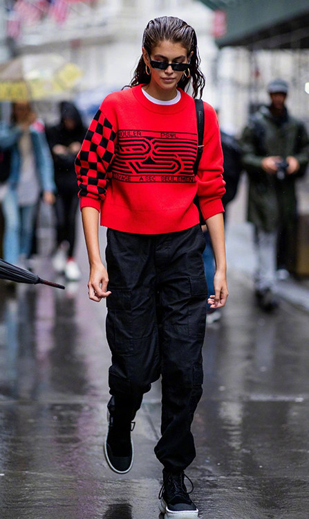 红色毛衣怎么搭配?选这几款长裤就显高还显瘦!