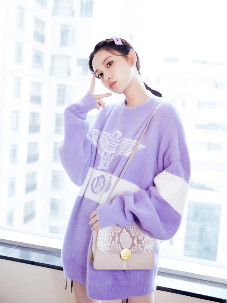 孟子义出演《我不是购物狂》，轻松驾驭各种风格，演绎百变穿搭潮人