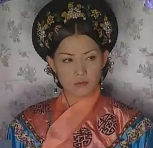 她因拍戏休克身亡,26年片酬被4个弟妹掏空,器官全捐救了8条人命