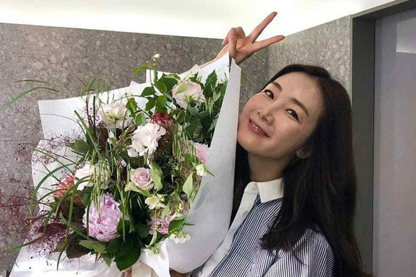 爱的迫降崔智友就第几集出场人 继金秀贤后本色出演客串此剧老公的身份却尴尬了