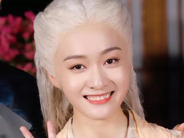 女星古装白发造型:张雪迎惊艳,蒋勤勤吓人,刘诗诗却一脸憔悴