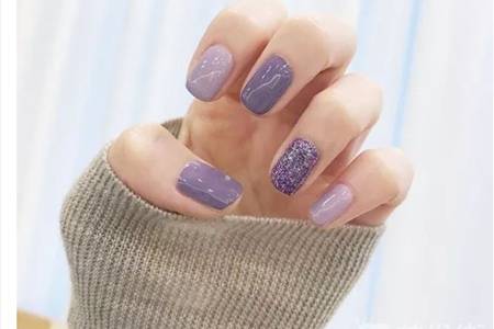 女生美甲图片2020新款式,新年的简单清新美甲造型