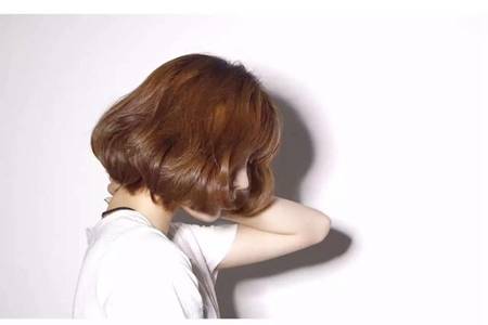 头皮屑多的五大原因,女生拥有清爽头皮的方法