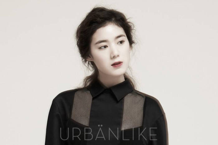 韩国女明星郑恩彩是混血吗?