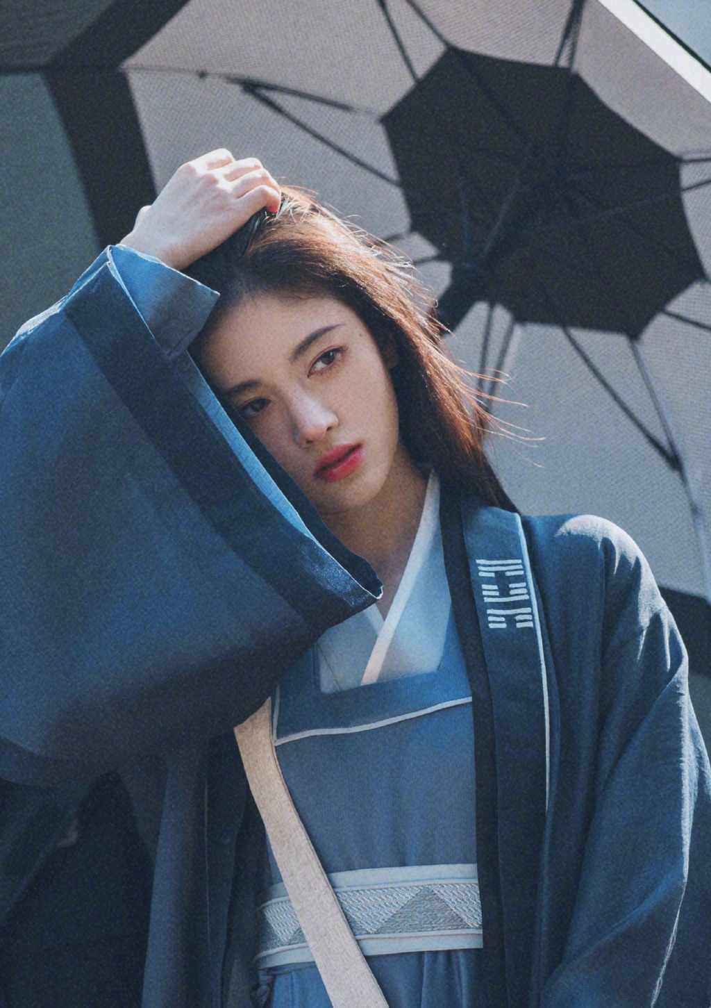 鞠婧祎古风仙气街拍图片
