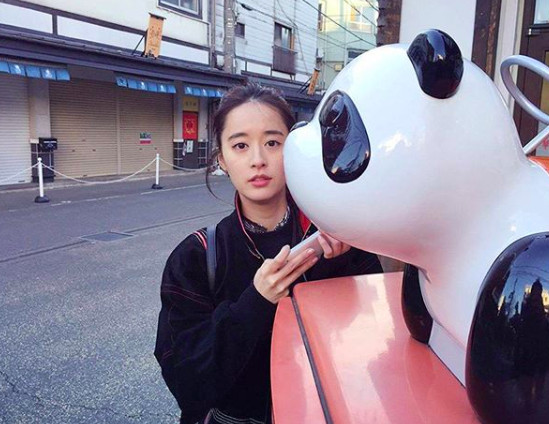 日本女模Luna是谁?甜靠李栋旭肩膀走红