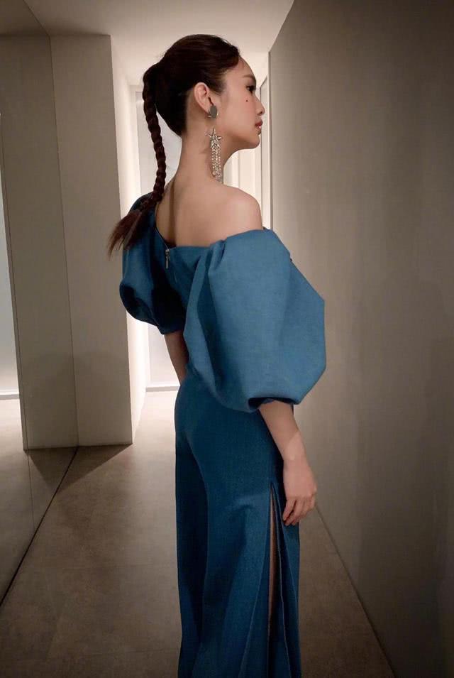 杨丞琳留齐刘海再染新发色,嫩回23岁