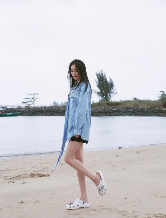 宋慧乔、张钧甯、刘亦菲2020穿衣搭配示范!原来今年穿蓝色才是最有品位的