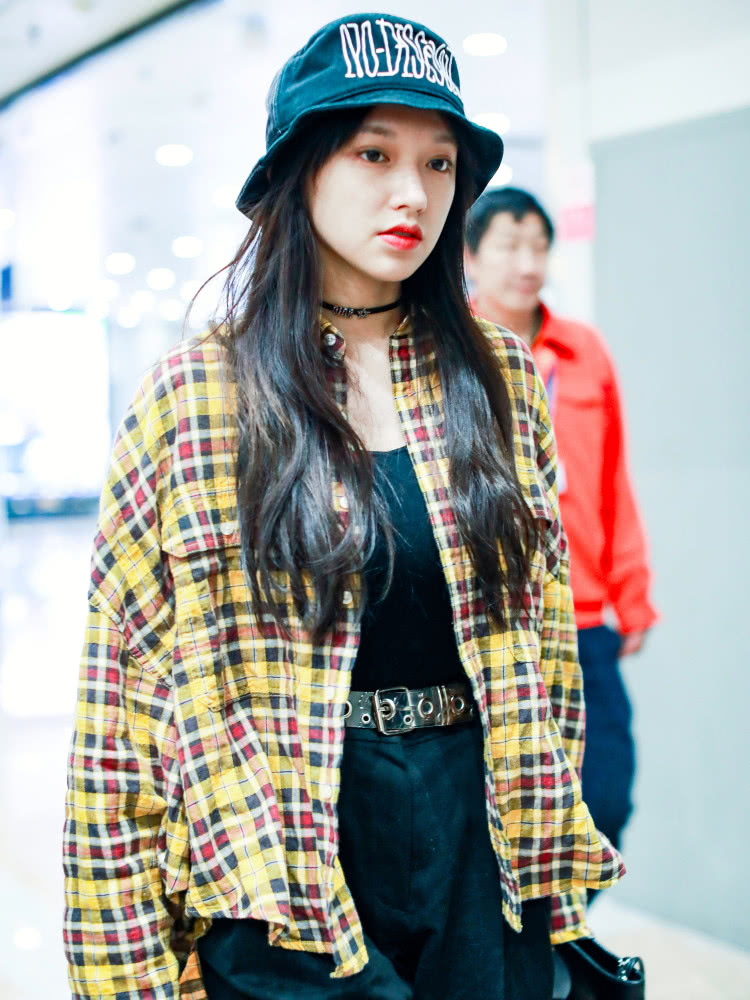 阚清子和程潇穿同款黄色格子衫,还和关晓彤撞上了!