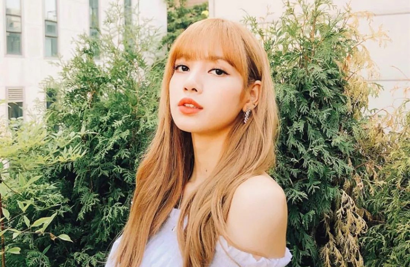 Lisa和徐璐同穿吊带裙，不同风格演绎不同美！