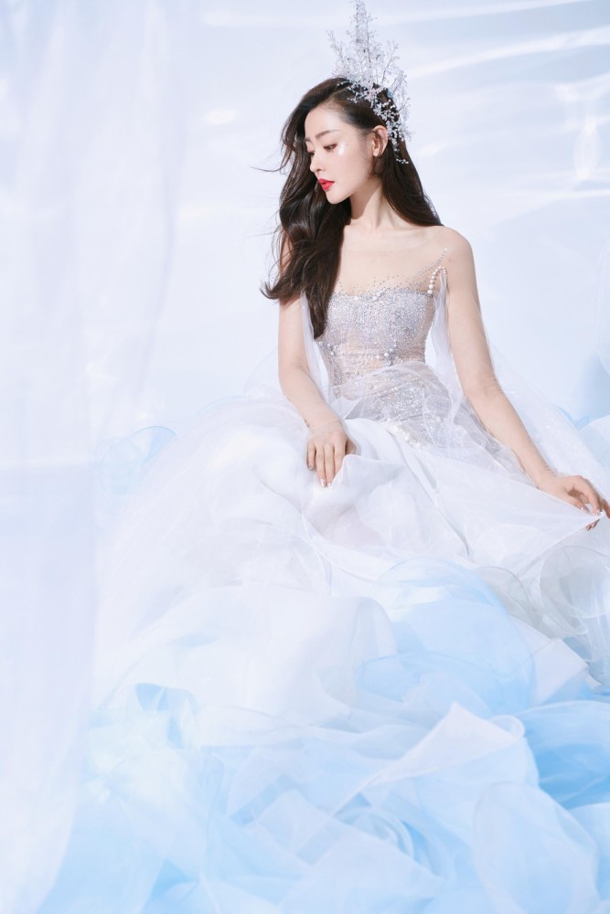 张天爱真是仙女体质,穿薄纱裙气质超好太唯美