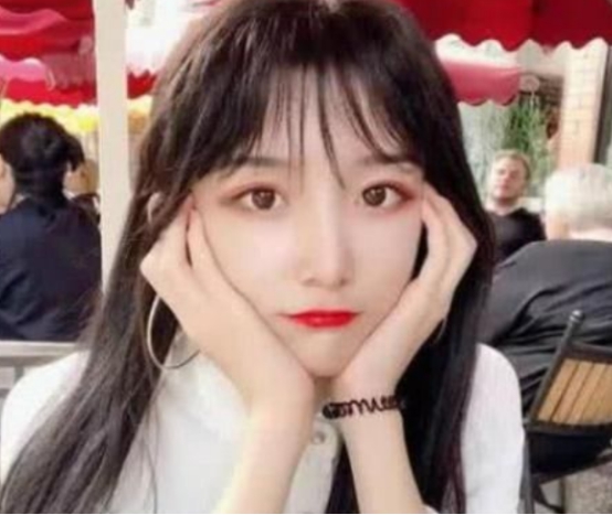 艾比为证明颜值,大方晒出男装照,男网友:感觉自己被掰弯?