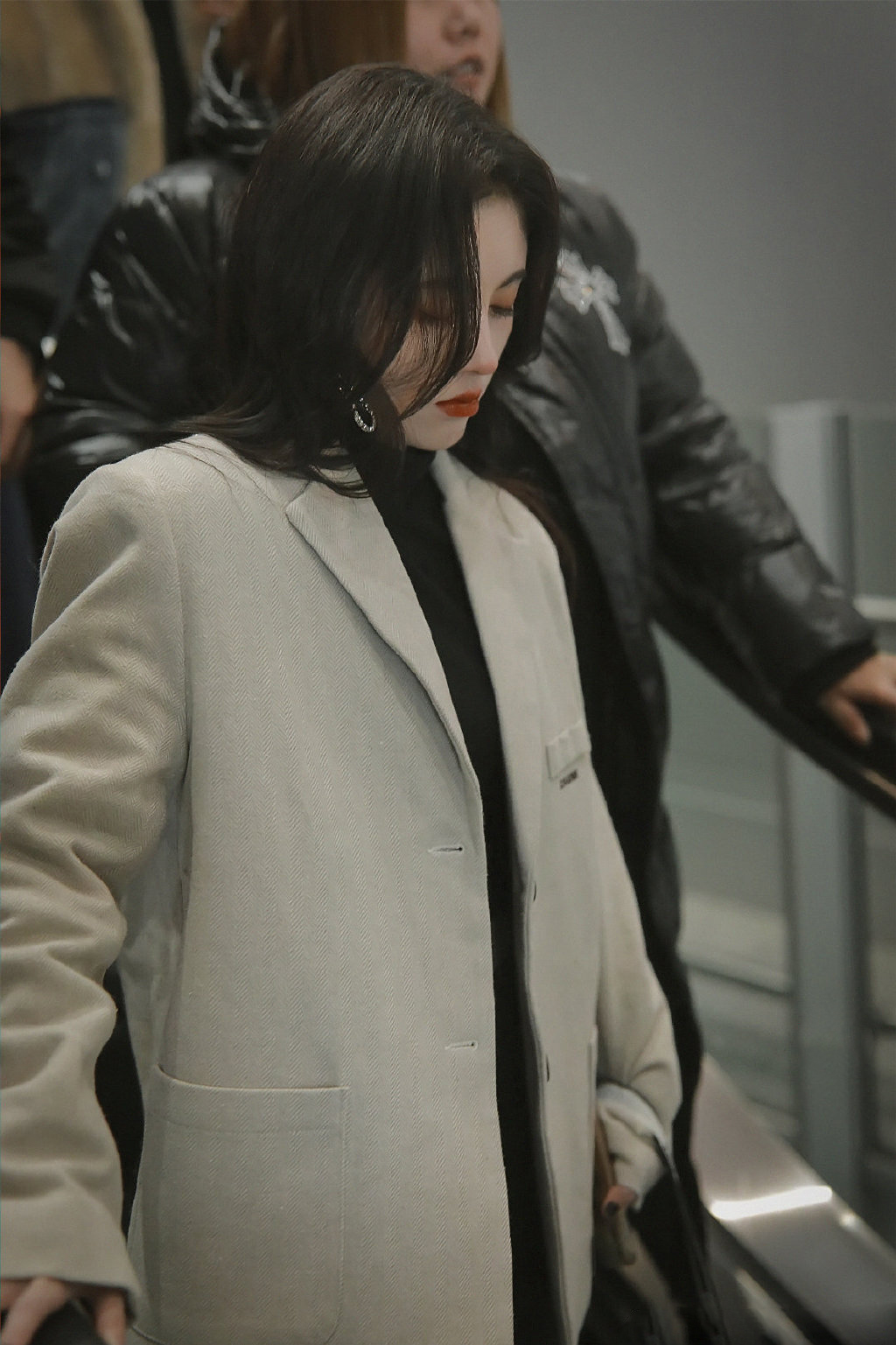 鞠婧祎复古港风私服街拍图片