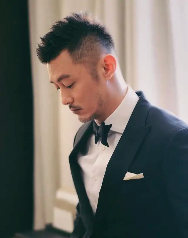 明星留胡子风格转变很大，男人味十足！谁的气质更适合留？