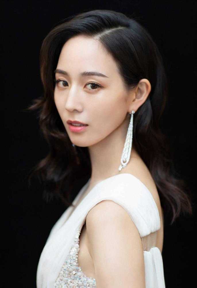 健身女神张钧甯身材太好！穿白色连衣裙凹凸有致高贵大气