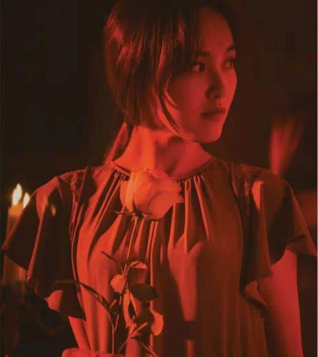 唐嫣婚后首曝清新写真 眼神透着娇俏少女感满满