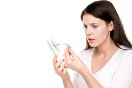 女性掉头发是什么原因造成的,吃三种食物防止脱发