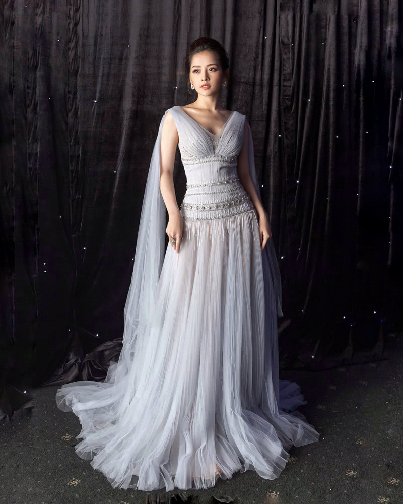 越南杨幂成华为代言人,黑寡妇同款火辣身材,私服穿搭更是性感惹火