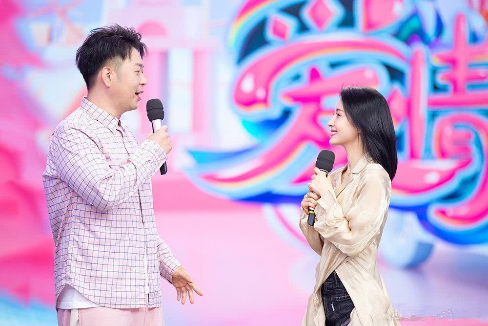 王子文长发亮相《快乐大本营》,秒变优雅女神,真是太美了